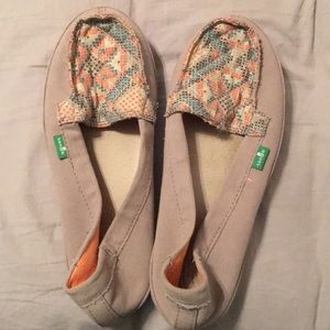 Cute barely worn fun shoes. Perfect for summer